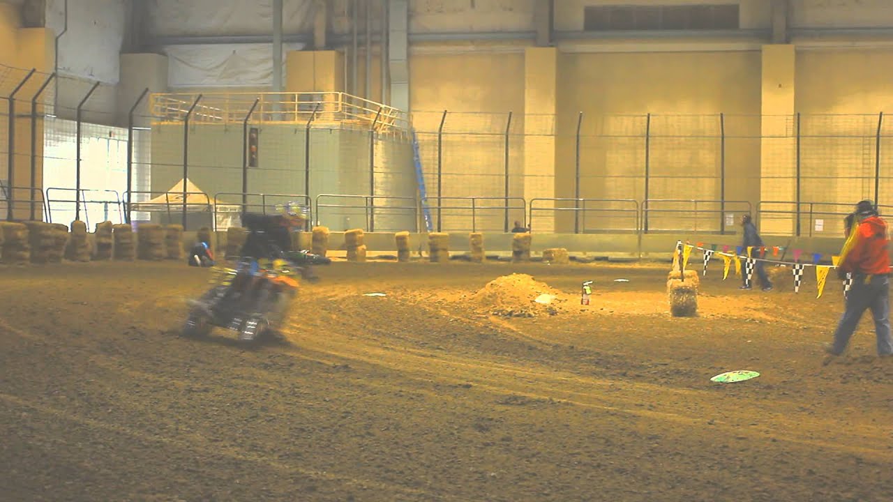 Indoor racing in Duquoin SNR - YouTube