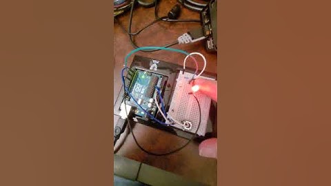 Coursera Embedded Course - Arduino - LED on when buttons pressed