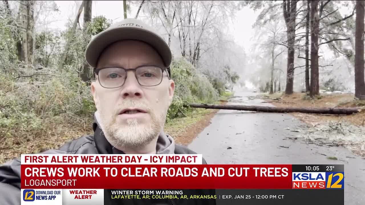 Crews in DeSoto Parish working to clear downed trees - YouTube
