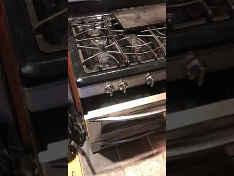 Video: Bør du lukte gass når du bruker ovn?