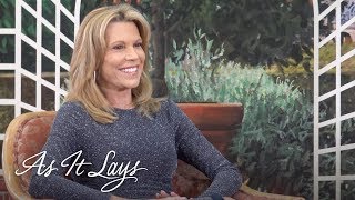 Vanna White - Episode 24 - As It Lays, Season 2