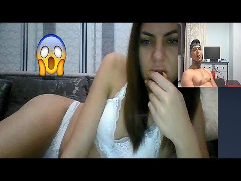 KASLI ERKEK GÖREN RUS KIZLAR SOYUNDU!😱( OMEGLE ) KIZLARIN KASLI ERKEĞE TEPKİLERİ!