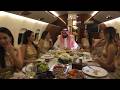 يوم في حياة التريليونير الوحيد في العالم