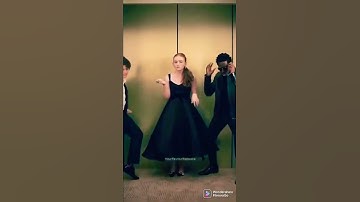 Stranger Things Cast - Golden globes Elevator ❤️#milliebobbybrown#gatenmatarazzo#shorts#2022#status