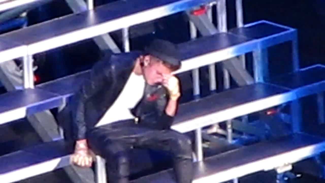Love Me Like You Do - Justin Bieber @ Staples Center 10/02/12