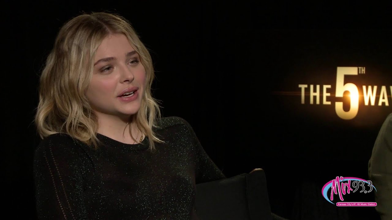 Chloe Grace Moretz & Alex Roe From The 5th Wave Join Dave O From Mix 93.3 In Kansas City