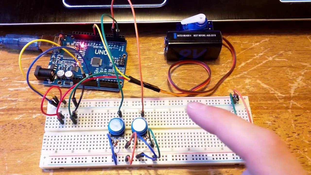 Arduino servo button control - YouTube