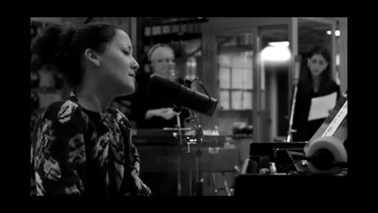 アイアヒラサワ・Maia Hirasawa・STILL THINK OF IT - YouTube
