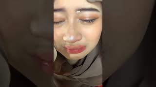 Hijab Tipis, Tapi Bikin Semua Orang Penasaran Rahasia Di Baliknya?