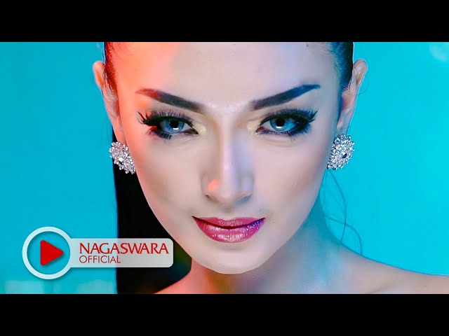 Zaskia Gotik -  Tarik Selimut (Official Music Video NAGASWARA) class=