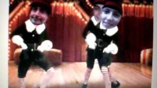 Elfyourself --- Danza country