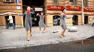 Charleston Street Performance Striped Happiness With Ksenia Parkhatskaya