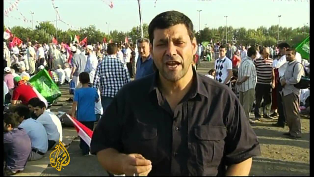 مئات الأشخاص يتحدون في تركيا تضامناً مع مرسي المخلوع