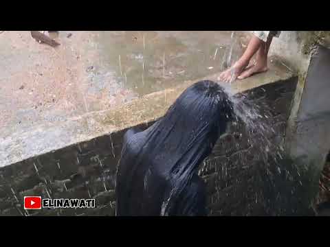 Mandi Hujan Sambil Keramas || Take a Rain Shower While Washing Your Hair