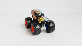 Monster Jam - Grave Digger (Fire Vs Ice Split)