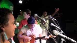 MI MAMÁ NO QUIERE. UN SOLO PUEBLO