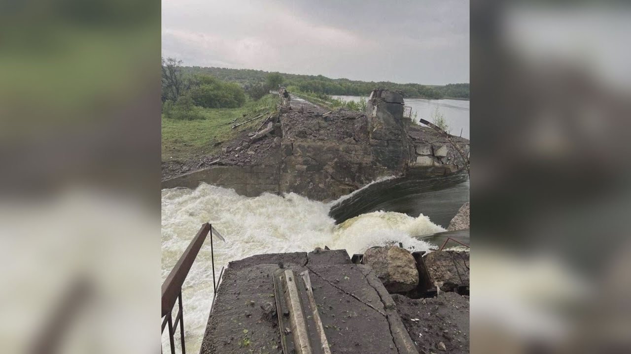 Невдалеке проглядывали остатки то ли плотину то. Дамба. Плотина дамба. Водяная дамба.