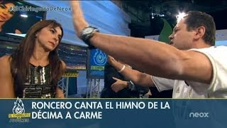 Tomás Roncero le canta el himno del Madrid a Carme Barceló