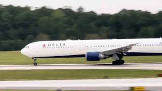 Delta Air Lines Boeing 767-400(ER) [N838MH] taking off from RDU Airport