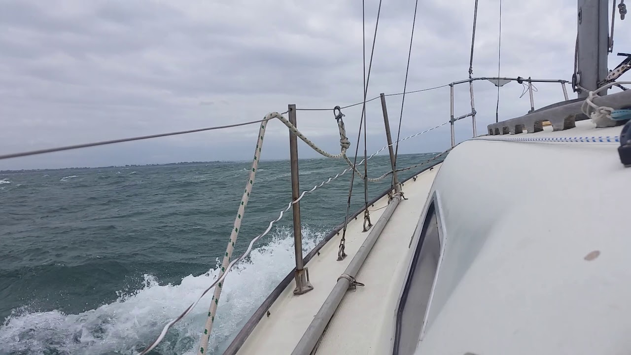 Sailing a Top Hat 25 yacht up Moreton Bay in 25kts YouTube