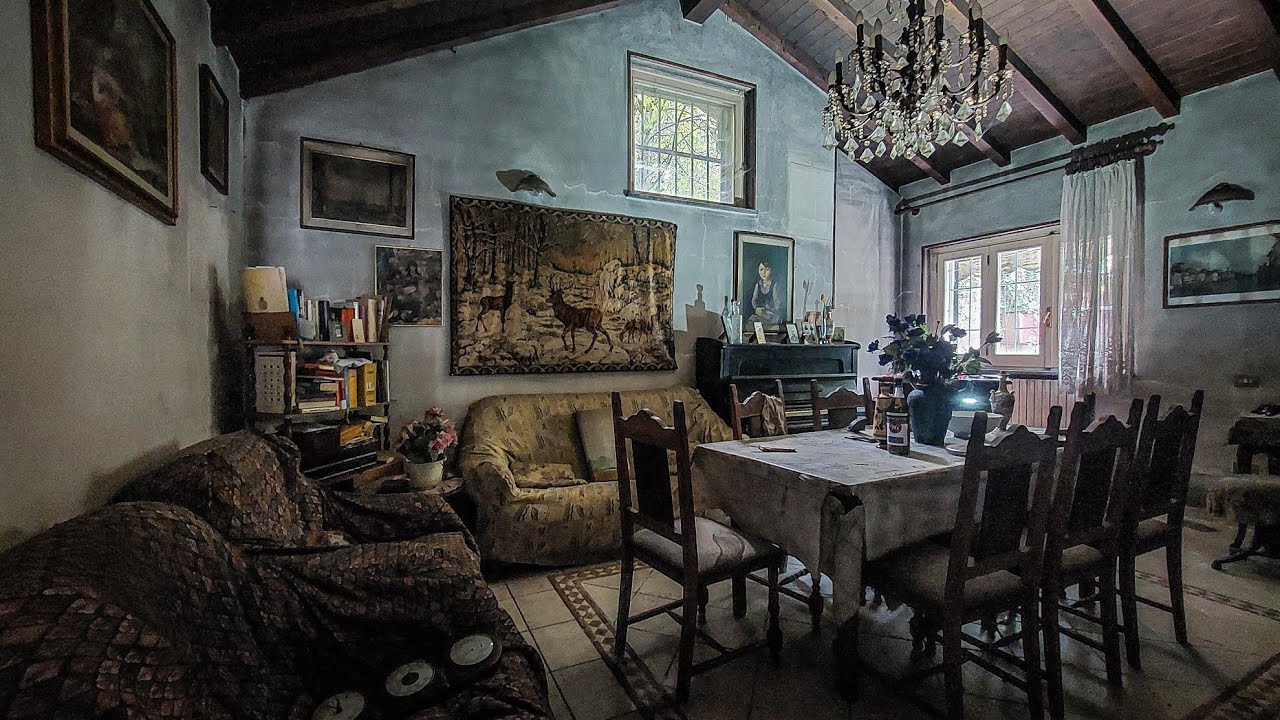 ABBANDONATA DA SOLI 2 ANNI! CASA DIMENTICATA E CONSERVATA MAGNIFICAMENTE