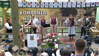 Galicjanki z Roztocza na koncercie Piosenki Partyzanckiej w Szałasie nad Tanwią.
