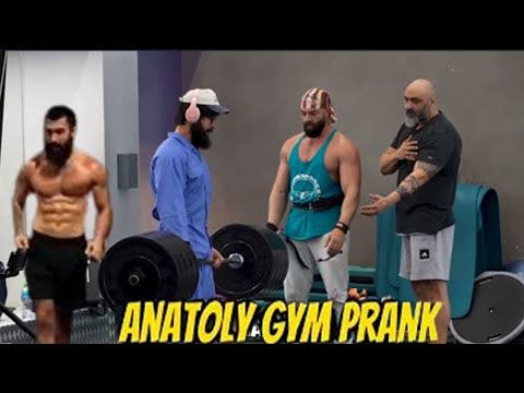 Powerlifter in gym #anatoly #bodybuilding #prank in 2023