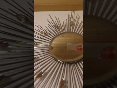 Декоративное настенное зеркало Солнце в современном стиле. Декоративное настенное зеркало Солнце в современном стиле.