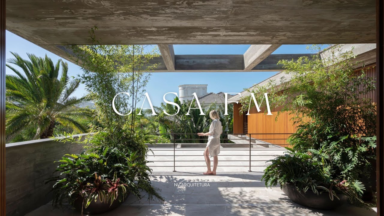 Современный дизайн летнего дома с естественным окружением