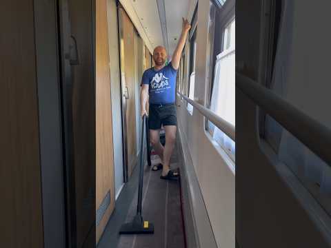 Заставил вагоновожатых петь и плясать😂а они меня убираться 😂🛴😂часть 4