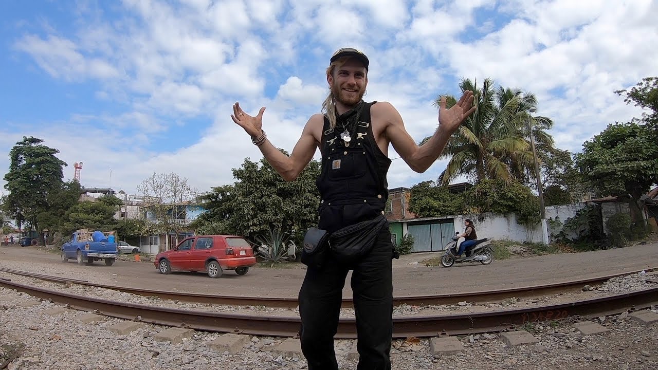 Tierra Blanca, Ver - Fight in a London Tube Station - One of many hilarious and somewhat disturbing stories that we shared during our wait in Tierra Blanca