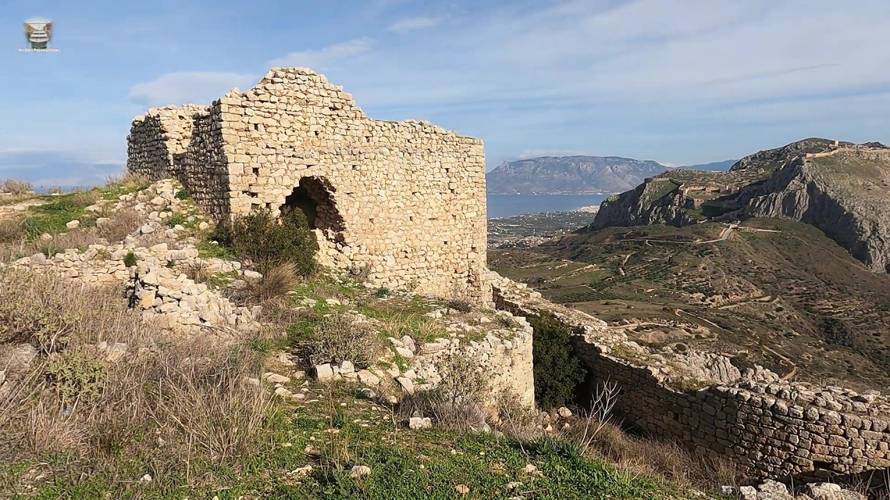 Το κάστρο Πεντεσκούφι απέναντι από τον Ακροκόρινθο, χτίστηκε από τους Φράγκους το 1205
