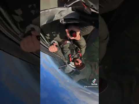 Video: Bär aerobatikpiloter fallskärm?