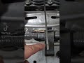 asi se mide el aceite en todos autos ,te muestro cual es el mínimo y el máximo