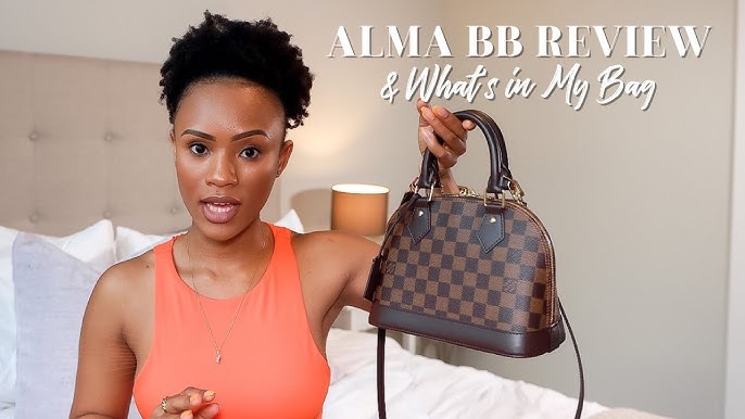 WHAT'S IN MY BAG  LOUIS VUITTON ALMA BB DAMIER AZUR 😍 ! 