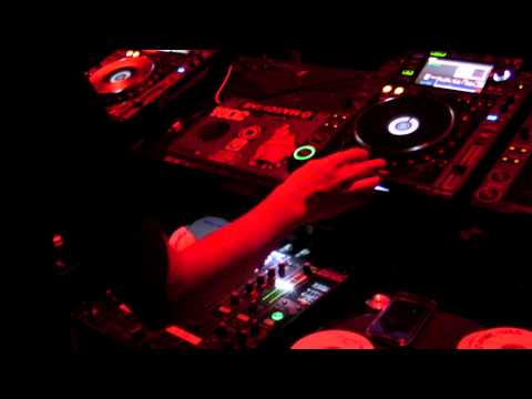 20110212 06S @WOMB DJ AKi+YUUKi MC 15