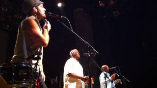 Xavier Rudd & Izintaba
