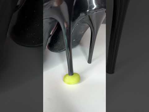 This frozen grapes 🍇 #slowmotion #asmr #frozen #fyp #shorts #wtf