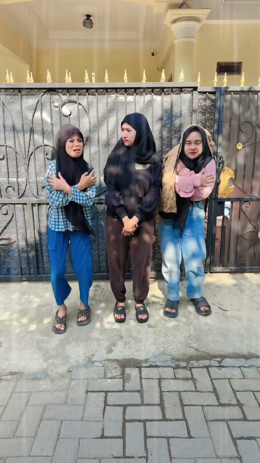 REBUTAN JAKET
