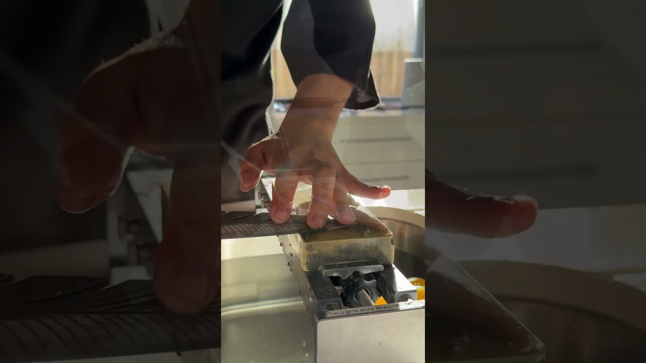 Feather dagger vs Yellow capsicum  #fyp #knife #satisfying #knifesharpening #kitchenhacks