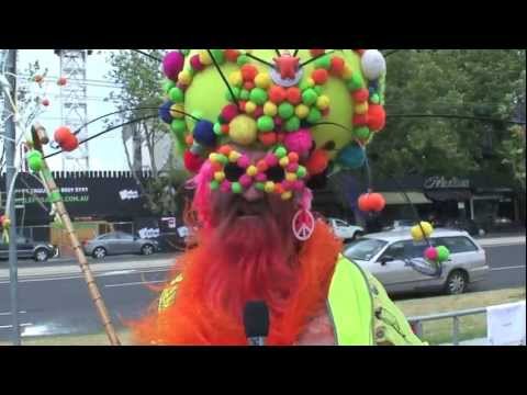 Бейне: Мидсума фестивалі: Мельбурндағы гей мақтанышы