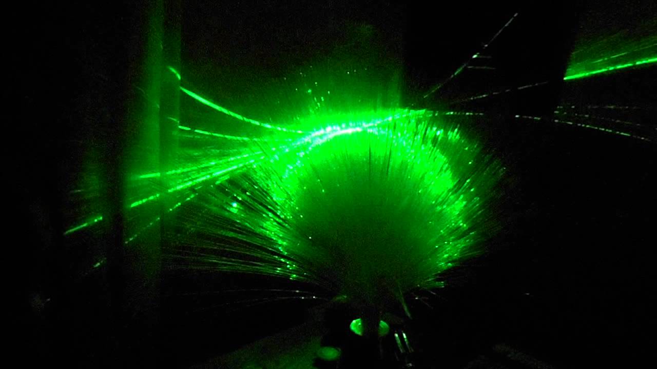 Directly-Injected 5mW 515nm Green Laser Pen irradiating the Fiber Optic Vibrating Light.
