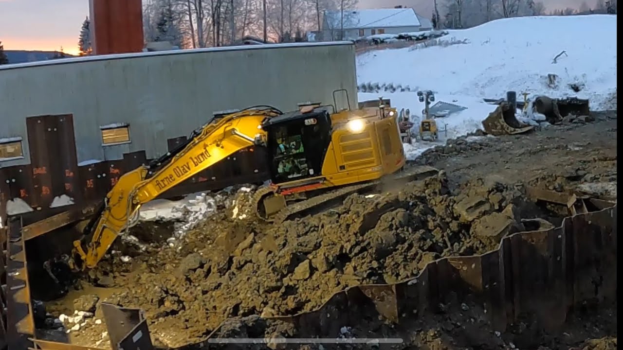 Caterpillar 335 excavator with Oilquick and rototilt digging out a big sheet pile pit. Part 1