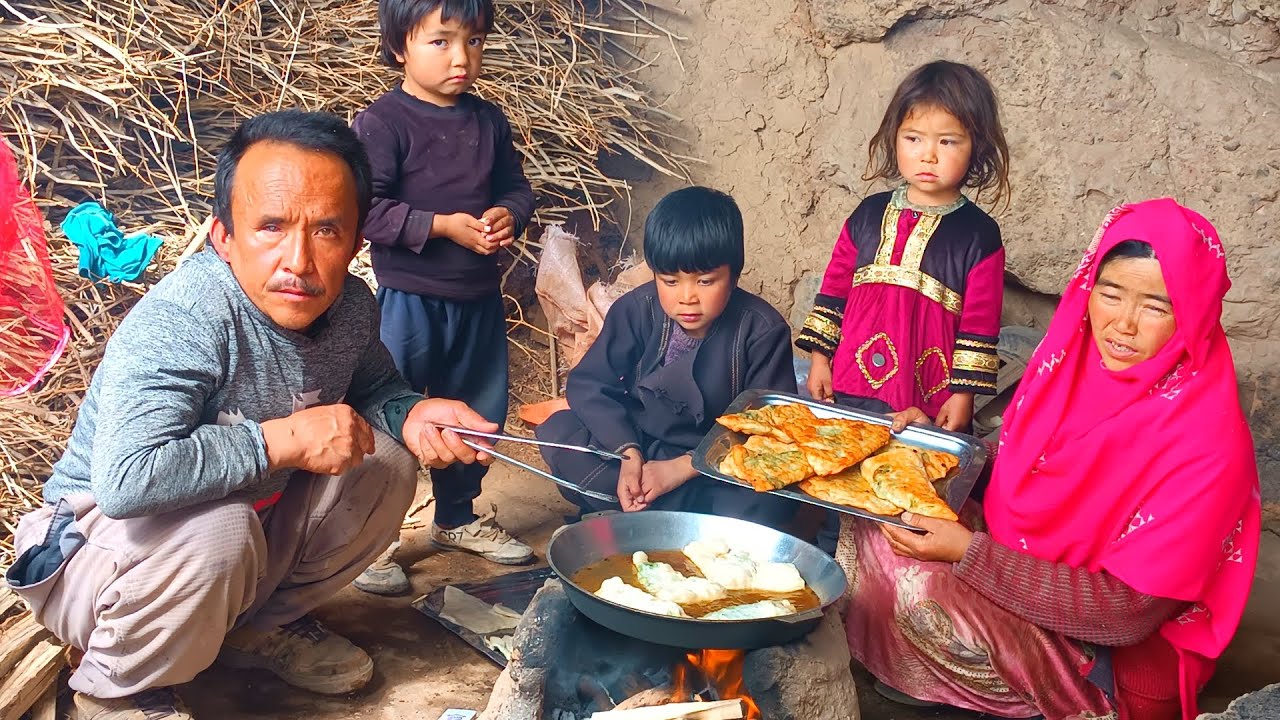 Rural life in the cave cooking food for children / Rural life in ...