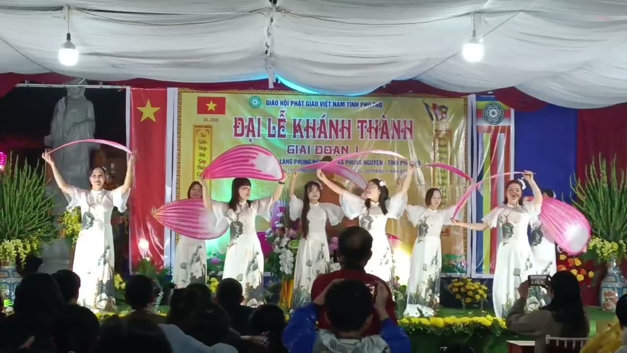 Múa khánh thành chùa đẹp nhất của chị e 