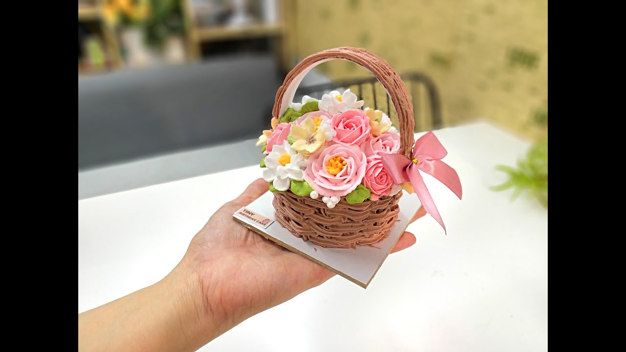Bánh kem hình giỏ hoa mini - Beautiful miniature flower basket cake