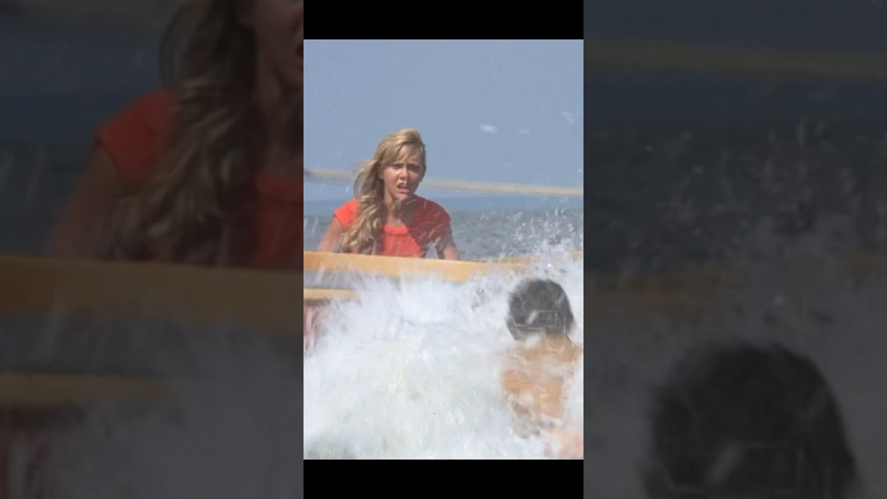 Jaws 2 - Eddie gets slammed into boat