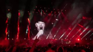 Video thumbnail of "Vasco Rossi   C'è Chi Dice No  Modena Park   01 07 2017"