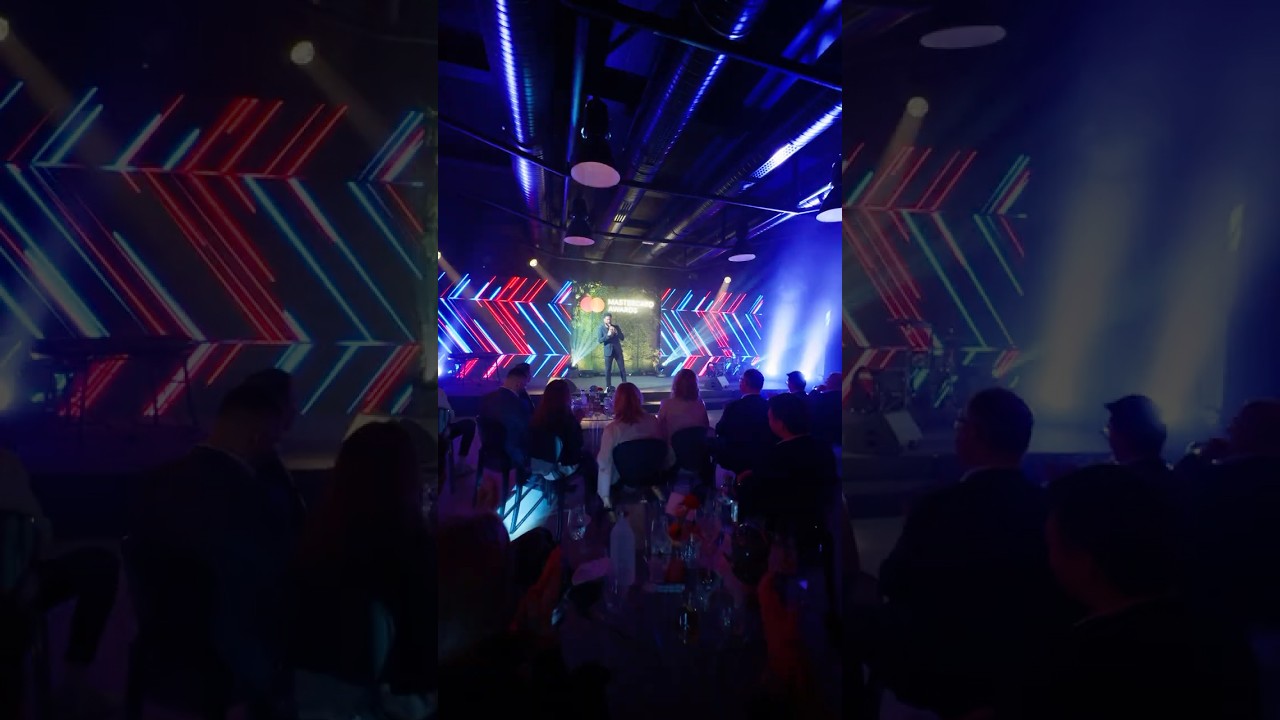 Highlight z firemnej konferencie s moderátorom