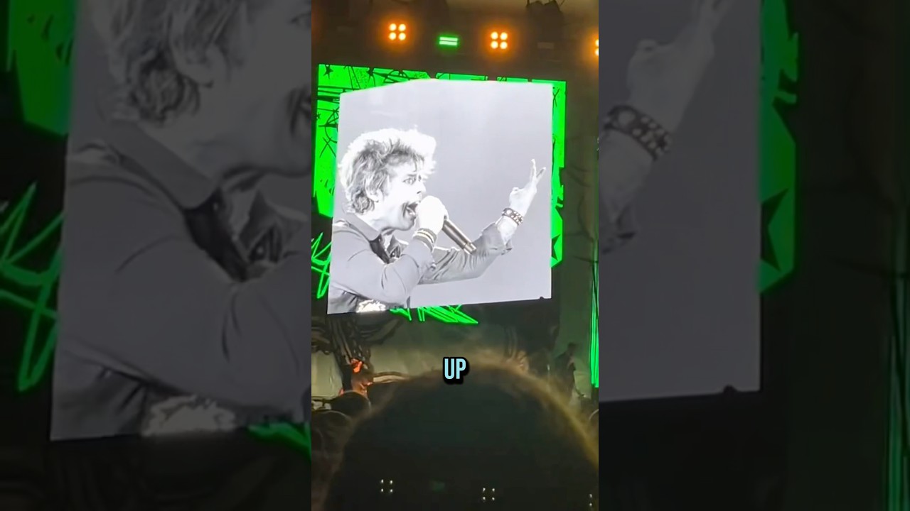 Billie Joe Armstrong delivers a powerful message from the stage in Minnesota ✊#greenday